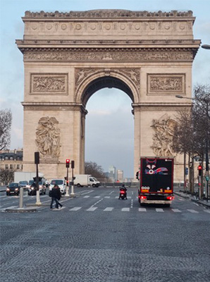 Camion Fox Ten Logistique - arc de triomphe