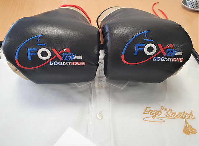 Gants sponsorisés par Fox Ten